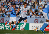 日本代表に選出された畠中 槙之輔(横浜FM)は集中した守備で磐田攻撃陣をシャットアウト。最後まで得点を許さなかった【明治安田J1 第28節 磐田vs横浜FM】