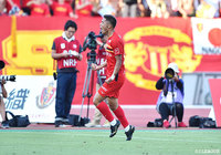 エドゥアルド ネットのクロスに途中出場の赤﨑 秀平が力強いヘディングシュートを放つ!これが決まり名古屋が後半アディショナルタイムに同点に追いつく!【明治安田J1 第28節 名古屋vs大分】