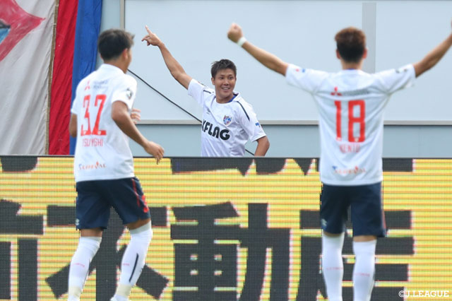 FC東京が後半立ち上がりにCKを獲得すると、三田 啓貴が左足で放ったキックがそのままゴールに吸い込まれてネットを揺らす【明治安田Ｊ１ 第28節 鳥栖vsFC東京】