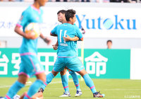 金崎のシュートはDFにブロックされるも、こぼれ球に反応した豊田 陽平がボレーで押し込み鳥栖が86分に同点に追いつく【明治安田J1 第28節 鳥栖vsFC東京】