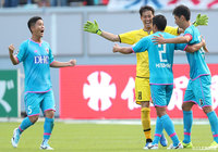 セットプレーから高橋 秀人が落としたボールを豊田が軌道を変え、最後は金井 貢史が体で押し込み、鳥栖が終了間際に逆転に成功する【明治安田J1 第28節 鳥栖vsFC東京】