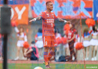 レオナルドのこの日4点目となるゴールが決まり、新潟がリードを5点に広げる【明治安田Ｊ２ 第35節 新潟vs鹿児島】