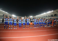 ホームの長崎が粘る町田を振り切り、3-2で勝利！2試合ぶりの白星をサポーターとわかち合った【明治安田Ｊ２ 第35節 長崎vs町田】