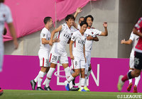 前半6分のCKの場面で、ふわりとしたクロスを町田がファーサイドから頭で折り返し、これに反応した犬飼 智也（鹿島）がヘディングで押し込み、幸先よく先制に成功する！【明治安田Ｊ１ 第28節 Ｃ大阪vs鹿島】