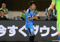 阿部 浩之（#8）が右上にコントロールしたシュートを打ち込み、川崎Ｆがリードを3点に広げる【明治安田Ｊ１ 第28節 湘南vs川崎Ｆ】