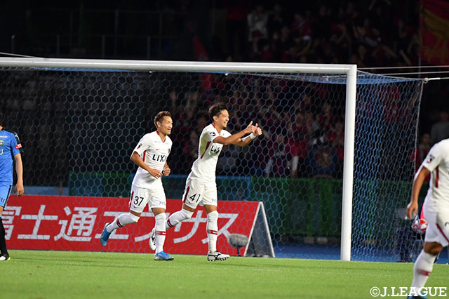 前半10分、右サイドからのクロスに白崎 凌兵（#41）が反応！ファーサイドからダイビングヘッドでゴールに押し込み、鹿島が貴重なアウェイゴールを獲得する【ルヴァンカップ 準決勝 第1戦 川崎Ｆvs鹿島】