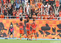 後半34分のセットプレーの流れから途中出場の田中 パウロ淳一(山口/#7)が鋭いシュートをゴールネットに突き刺し、待望の先制点を獲得!【明治安田J2 第36節 山口vs京都】