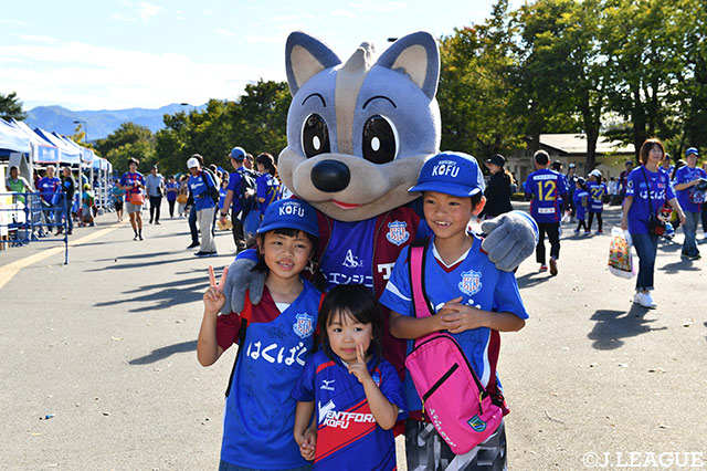 ヴァンくんと一緒にハイチーズ！【明治安田Ｊ２ 第36節 甲府vs栃木】