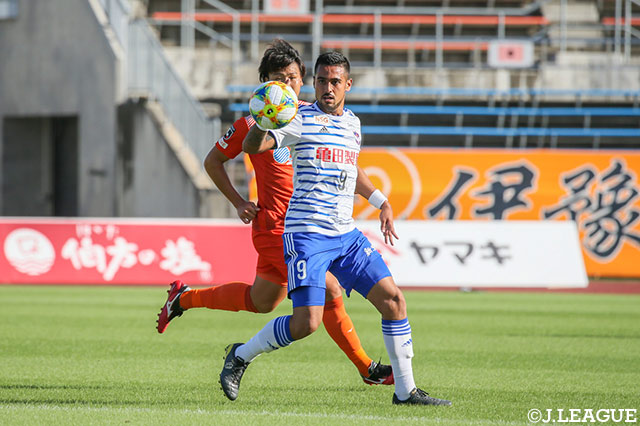 ここ7試合で12得点と驚異的なペースでゴールを量産するレオナルド（新潟）に注目が集まったが、この日はノーゴールに終わった【明治安田Ｊ２ 第36節 愛媛vs新潟】