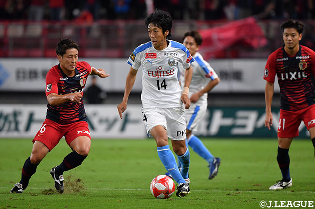 今季のルヴァンカップ初出場となる中村 憲剛（川崎Ｆ）が、攻撃のリズムを生み出していく【ルヴァンカップ 準決勝 第2戦 鹿島vs川崎Ｆ】