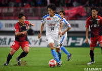 今季のルヴァンカップ初出場となる中村 憲剛(川崎F)が、攻撃のリズムを生み出していく【ルヴァンカップ 準決勝 第2戦 鹿島vs川崎F】