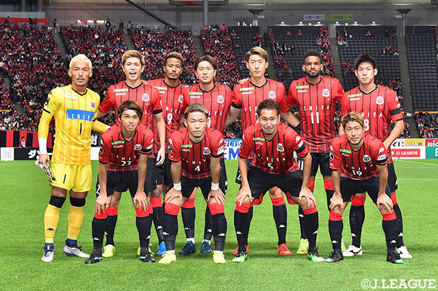 札幌のスターティングメンバー。GKの菅野 孝憲はリーグ戦に限ると、昨季に加入してから初スタメン初出場を果たす【明治安田Ｊ１ 第29節 札幌vsＣ大阪】
