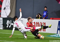 サイドを主戦場とする菅 大輝（札幌）と松田 陸（Ｃ大阪）の両者が見応えのあるマッチアップを展開【明治安田Ｊ１ 第29節 札幌vsＣ大阪】