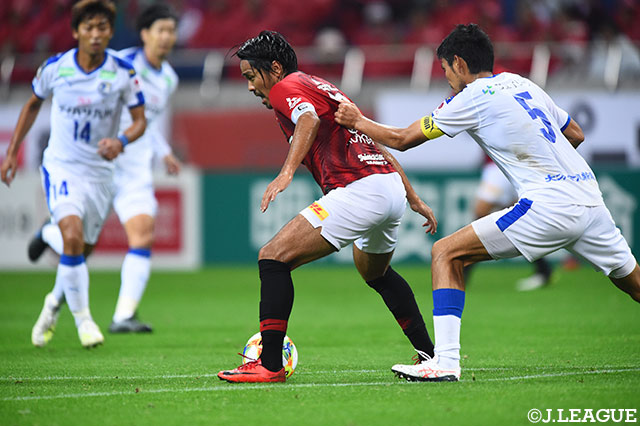 前線で起点となる続けた興梠 慎三（浦和）。この日は1点が遠かった【明治安田Ｊ１ 第29節 浦和vs大分】