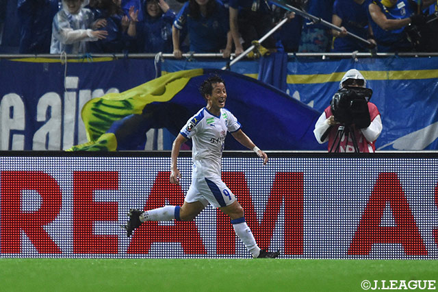 後半AT、大分がカウンターを発動！左サイドで縦パスが細かくつながり、最後は三竿がクロスを供給すると、ファーサイドの後藤 優介がヘディングシュートを叩き込み、土壇場で試合を動かす！【明治安田Ｊ１ 第29節 浦和vs大分】