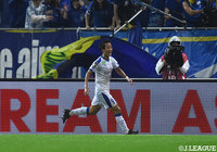 後半AT、大分がカウンターを発動！左サイドで縦パスが細かくつながり、最後は三竿がクロスを供給すると、ファーサイドの後藤 優介がヘディングシュートを叩き込み、土壇場で試合を動かす！【明治安田Ｊ１ 第29節 浦和vs大分】