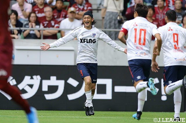 立ち上がりの6分、髙萩 洋次郎（#8）の4試合ぶりの得点でアウェイのFC東京が先手を奪う！【明治安田Ｊ１ 第29節 神戸vsFC東京】