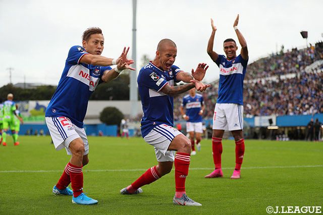 横浜FMがPKから追加点。マルコス ジュニオールは自身の得点を14に伸ばす【明治安田Ｊ１ 第29節 横浜FMvs湘南】