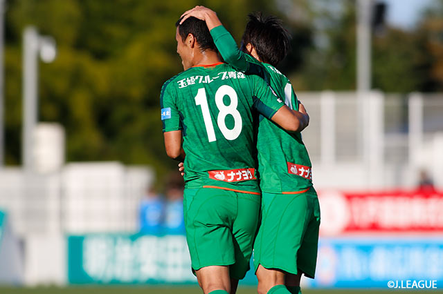 谷尾 昂也（#18）がゴール前にこぼれたボールを押し込み、八戸が先制に成功【明治安田Ｊ３ 第27節 八戸vs長野】