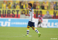 流れてきたクロスボールを髙橋 大悟（#28）が豪快なボレーを無人のゴールに叩き込み、北九州が先制【明治安田Ｊ３ 第27節 沼津vs北九州】