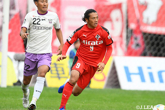 熊本は直近の4試合で3得点を記録する原 一樹にボールを集めるも、得点には繋がらない【明治安田Ｊ３ 第27節 熊本vs藤枝】