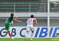 PKをしっかりとGKの逆を突く左隅に決めた川西 翔太（岐阜/#5）【明治安田Ｊ２ 第37節 岐阜vs愛媛】