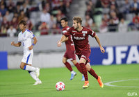 味方とのパス交換で攻撃のリズムを作っていくセルジ サンペール（神戸）【天皇杯 準々決勝 神戸vs大分】