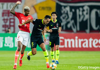 アンデルソン タリスカ(広州恒大)からボールを奪取する槙野 智章(浦和)【ACL 準決勝 第2戦 広州恒大vs浦和】