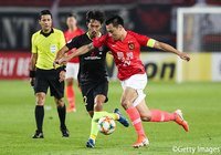 38歳のベテラン、阿部 勇樹(浦和)は攻守に存在感を発揮し、後半42分までプレー。2年ぶりの決勝進出に貢献した【ACL 準決勝 第2戦 広州恒大vs浦和】