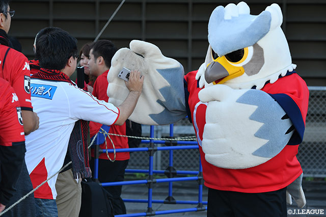 ドーレくんがハイタッチでお出迎え！【ルヴァンカップ 決勝 札幌vs川崎Ｆ】
