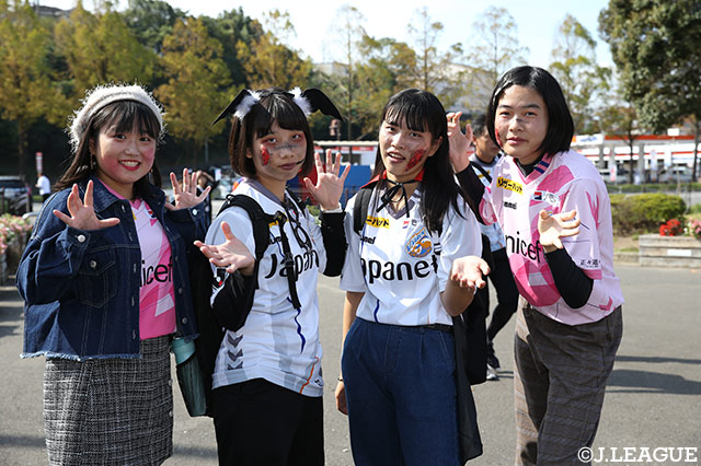 お持ちのスマホでパシャリ！仮装コンテスト開催♪【明治安田Ｊ２ 第38節 長崎vs金沢】