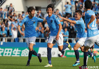 6試合ぶりに先発出場を果たした中村 俊輔(横浜FC)。前半26分には強烈なミドルシュートを突き刺し、加入後初となるゴールを獲得!【明治安田J2 第38節 横浜FCvs東京V】