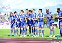 開始早々に佐藤 和弘（甲府）がゴールを奪い、第二子が誕生したばかりの湯澤 聖人をゆりかごダンスで祝福！【明治安田Ｊ２ 第38節 甲府vs鹿児島】