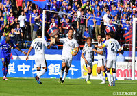 ゴールエリア中央でクロスを受けた韓 勇太(#28)が冷静に押し込んで、鹿児島が同点に追い付く!【明治安田J2 第38節 甲府vs鹿児島】