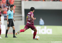 開始2分、上里 一将（#20）がFKを直接沈めて、琉球が先制に成功する【明治安田Ｊ２ 第38節 琉球vs大宮】