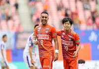 2ゴールを奪い、勝利に貢献したレオナルド(新潟/#9)。今季の自身の得点を27に伸ばした【明治安田J2 第38節 新潟vs京都】