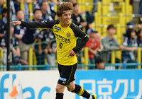 パスを受けた江坂 任がPA左から強烈なシュートをネットに突き刺し、柏が先制に成功【明治安田Ｊ２ 第38節 柏vs福岡】