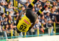 豪快にネットを揺らし、追加点を奪ったオルンガ(柏)が、アクロバティックなゴールパフォーマンスを披露【明治安田J2 第38節 柏vs福岡】