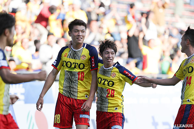 福森の低いクロスに町野 修斗が左足で合わせて、北九州が勝ち越しに成功する【明治安田Ｊ３ 第28節 北九州vsYS横浜】