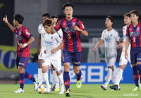 クロスに反応した増田 繁人（#5）が打点の高いヘディングをゴールに押し込み、岡山が先制ゴールを奪う【明治安田Ｊ２ 第38節 岡山vs栃木】