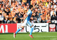 こぼれ球に反応した藤川 虎太朗が思い切りよく右足を振り抜く!シュートはネットに突き刺さり、アウェイの磐田が先制点をゲット【明治安田J1 第30節 清水vs磐田】