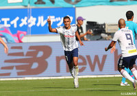 マテウスが飛び出したGKを上手く交わしパスを送るとこれを受けたエリキが落ち着いて無人のゴールに突き刺し、横浜FMがリードを2点に広げる!【明治安田J1 第30節 鳥栖vs横浜FM】