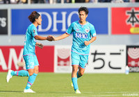 金井のマイナスのクロスを金森がスルーすると、フリーになった原川 力が冷静に流し込み鳥栖が1点を返す【明治安田Ｊ１ 第30節 鳥栖vs横浜FM】