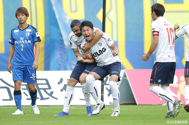 三田のCKに渡辺 剛が豪快にヘディングで合わせ、FC東京が先制点からわずか2分後に追加点をゲット！【明治安田Ｊ１ 第30節 大分vsFC東京】