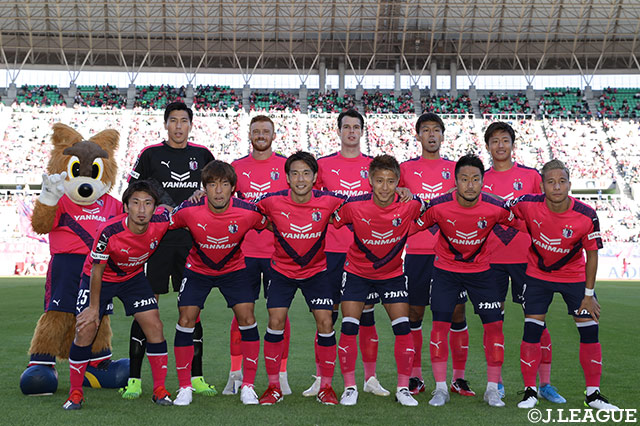 Ｃ大阪のスターティングメンバー。2トップの一角を務める鈴木 孝司（#18）はＪ１でのスタメンは今日が初となった【明治安田Ｊ１ 第30節 Ｃ大阪vs松本】