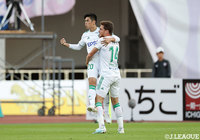 味方のヒールパスに反応した杉本 太郎(松本/#20)がペナルティエリア左からゴール右隅にシュートを決め、同点に追い付く!【明治安田J1 第30節 C大阪vs松本】