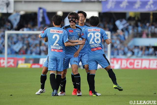 前半21分、田中 碧（川崎Ｆ）が敵陣中央から迷いなく右足を振り抜くと、無回転の強烈な一撃が枠の左隅を急襲し、ポストとGKに当たってゴールイン！【明治安田Ｊ１ 第30節 川崎Ｆvs広島】