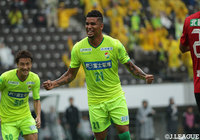 アラン ピニェイロの2試合連続となる得点でホームの千葉が先制!【明治安田J2 第39節 千葉vs金沢】