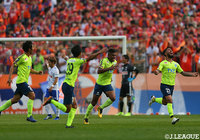 前半18分、こぼれたボールにユウリ（栃木/#25）が反応。PA手前の中央に走り込んで右足を振り抜くと、シュートはネット右を豪快に揺らし、先制に成功する！【明治安田Ｊ２ 第39節 栃木vs新潟】