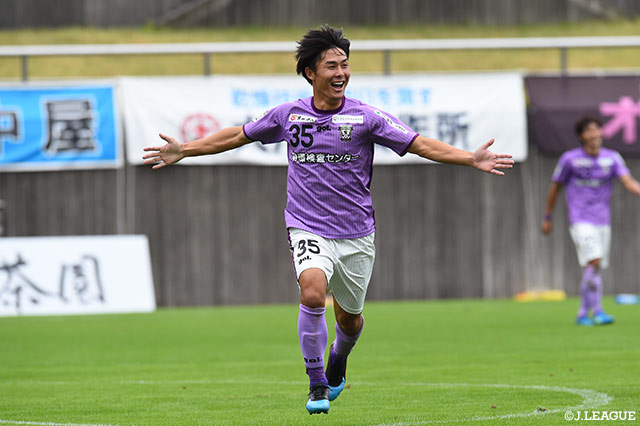 途中出場の吉平 翼が立て続けにゴールを奪い、藤枝が逆転に成功する【明治安田Ｊ３ 第29節 藤枝vs八戸】